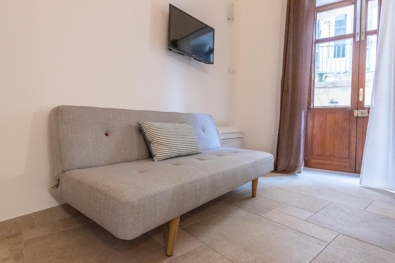 Rubichi 6 - Old Town Apartment Sit เลชเช ภายนอก รูปภาพ