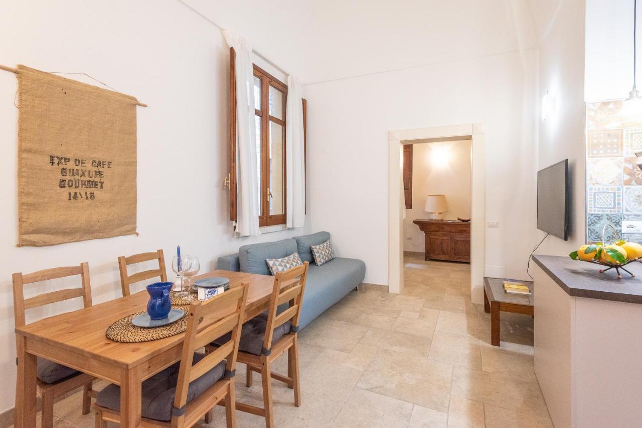 Rubichi 6 - Old Town Apartment Sit เลชเช ภายนอก รูปภาพ